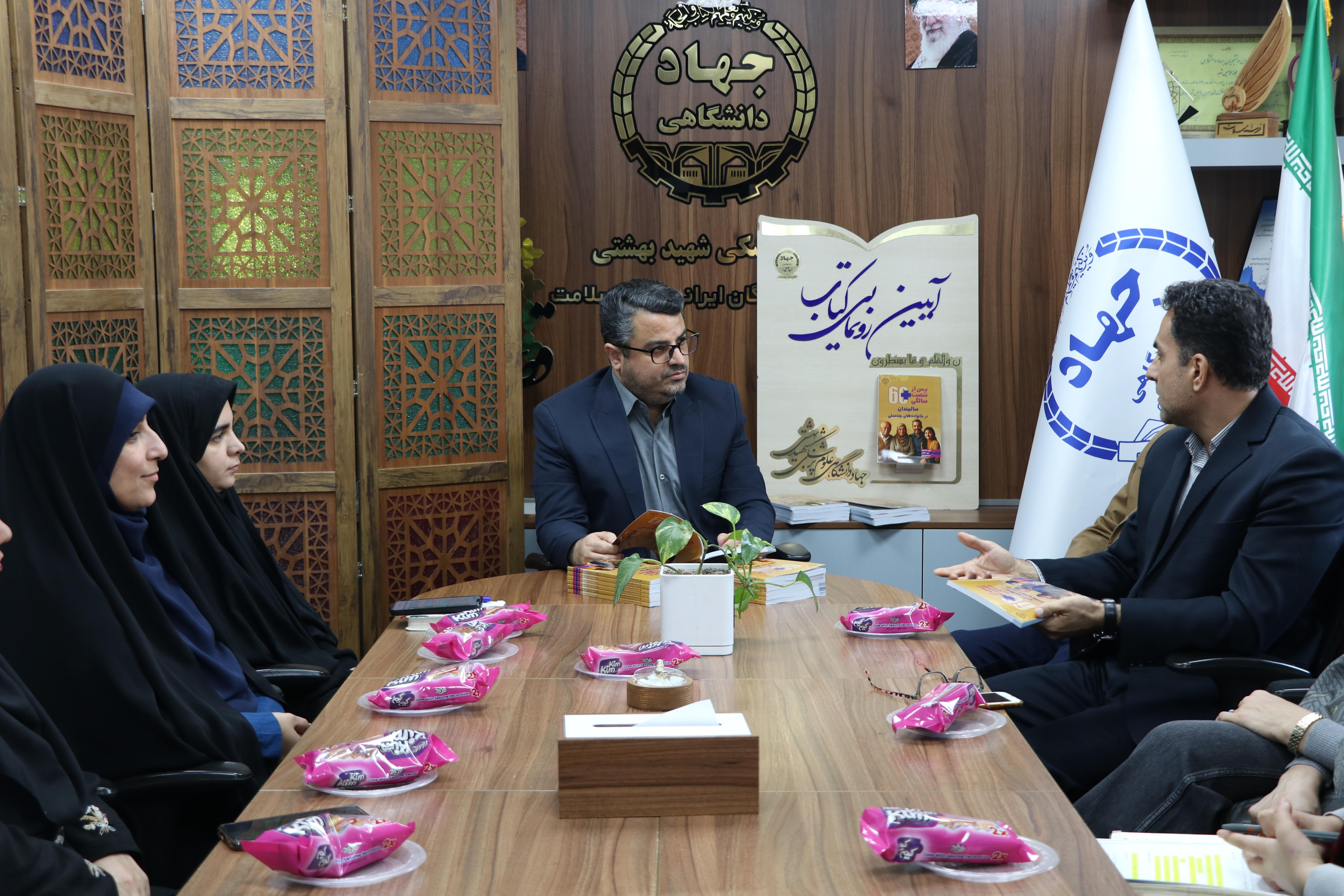 مراسم رونمایی از کتاب «سالمندان در خانواده‌های چندنسلی» برگزار شد