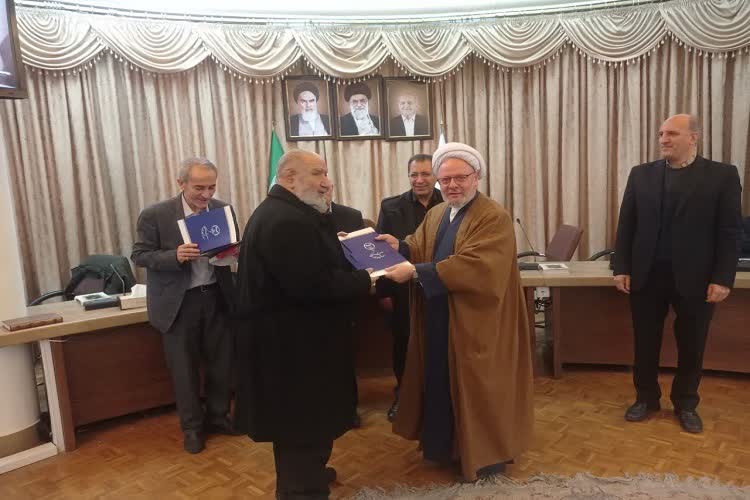 پیشکسوتان قرآن آذربایجان‌شرقی تجلیل شدند