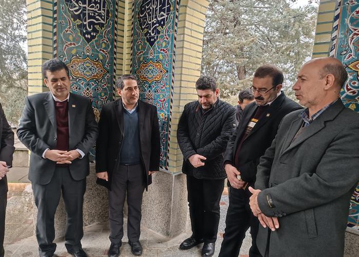  غبارروبی مزار شهید گمنام دانشگاه فرهنگیان لرستان 